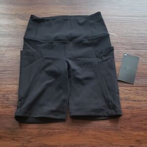 Arcteryx Black Women's Athleisure Trendy Chic Essent High Rise Shorts 8" Size 2